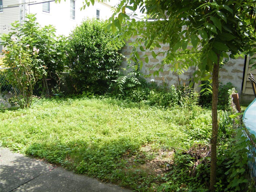 71-09 68 Street, Glendale, NY 11385