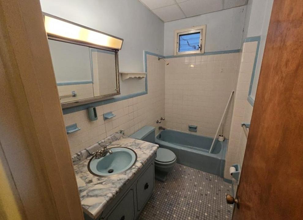 71-09 68 Street, Glendale, NY 11385