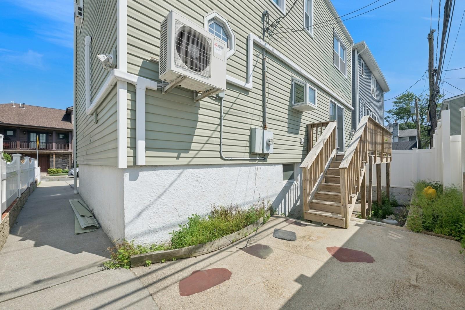 7 Vinton Street, Long Beach, NY 11561