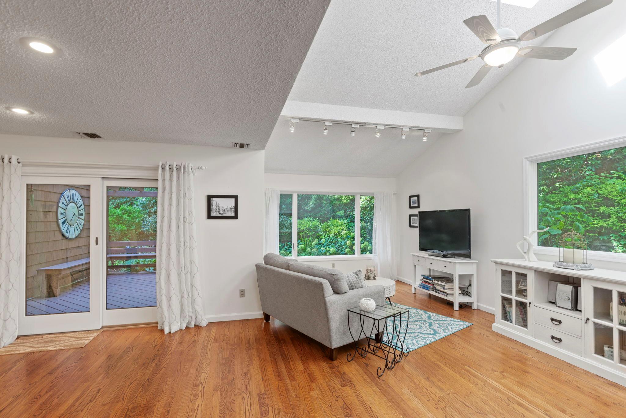 31 North Road, Northport, NY 11768