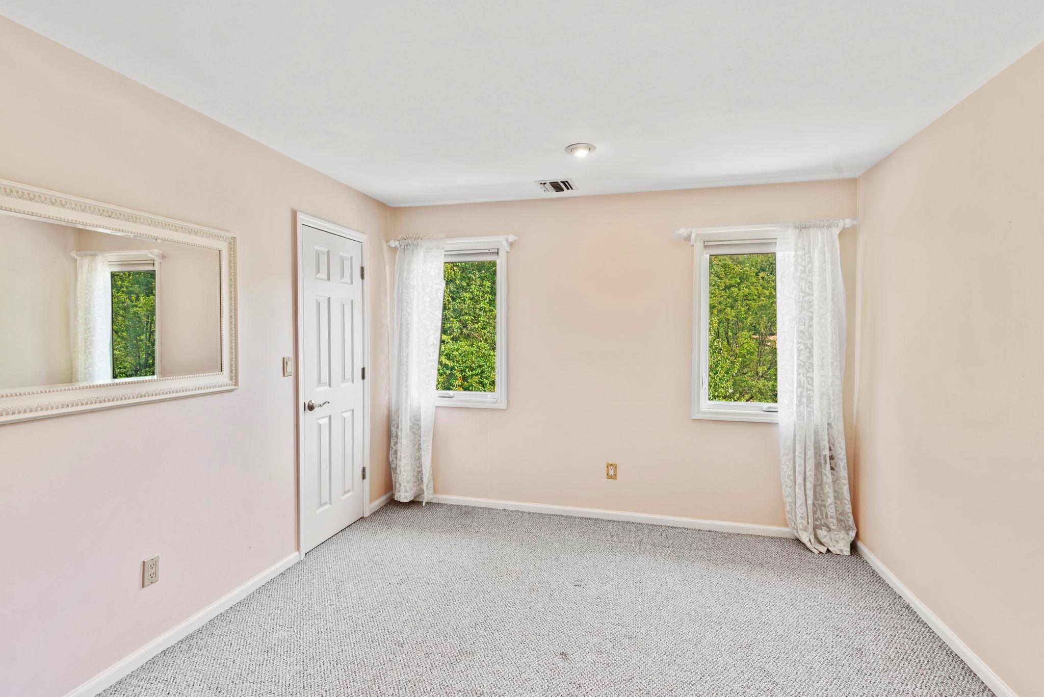 31 North Road, Northport, NY 11768