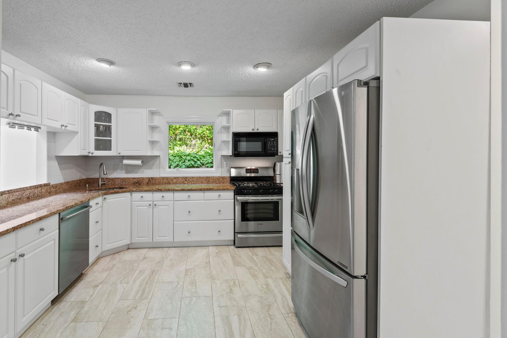 31 North Road, Northport, NY 11768