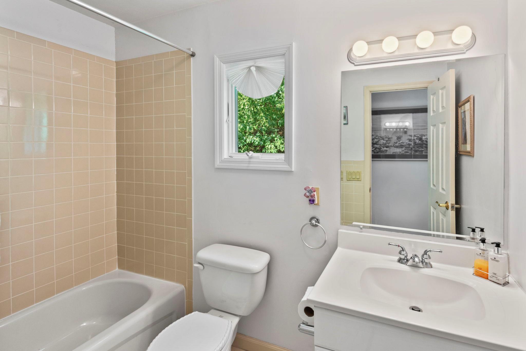 31 North Road, Northport, NY 11768