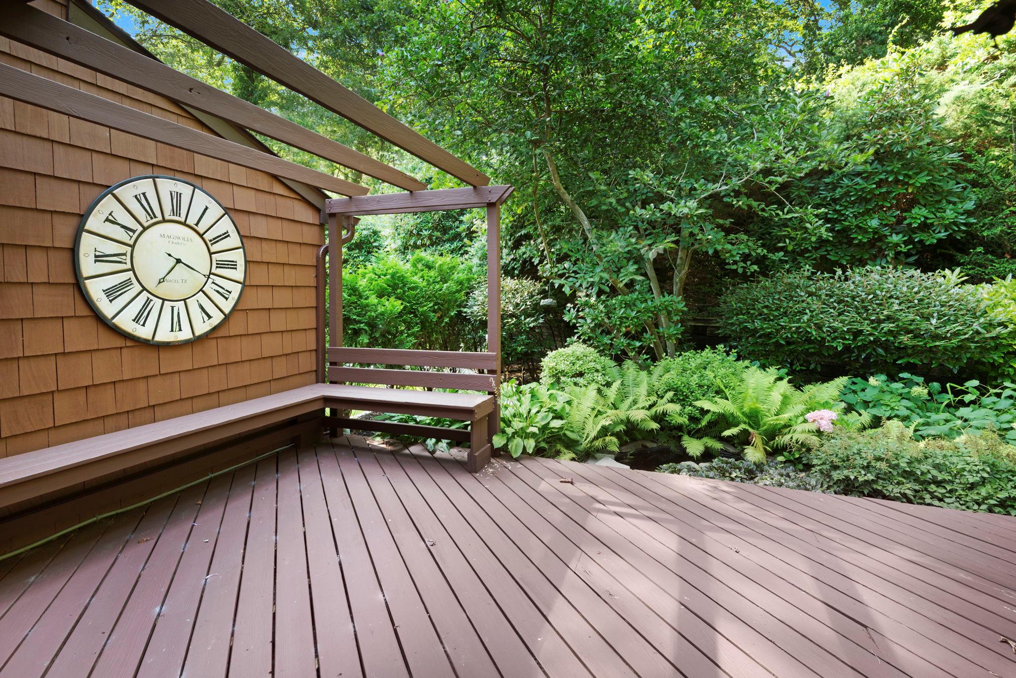 31 North Road, Northport, NY 11768