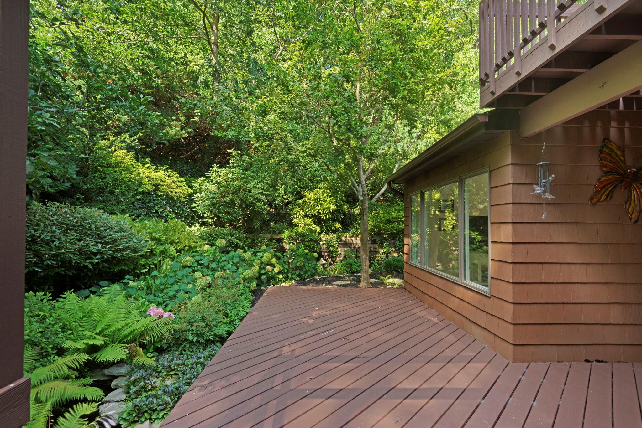 31 North Road, Northport, NY 11768