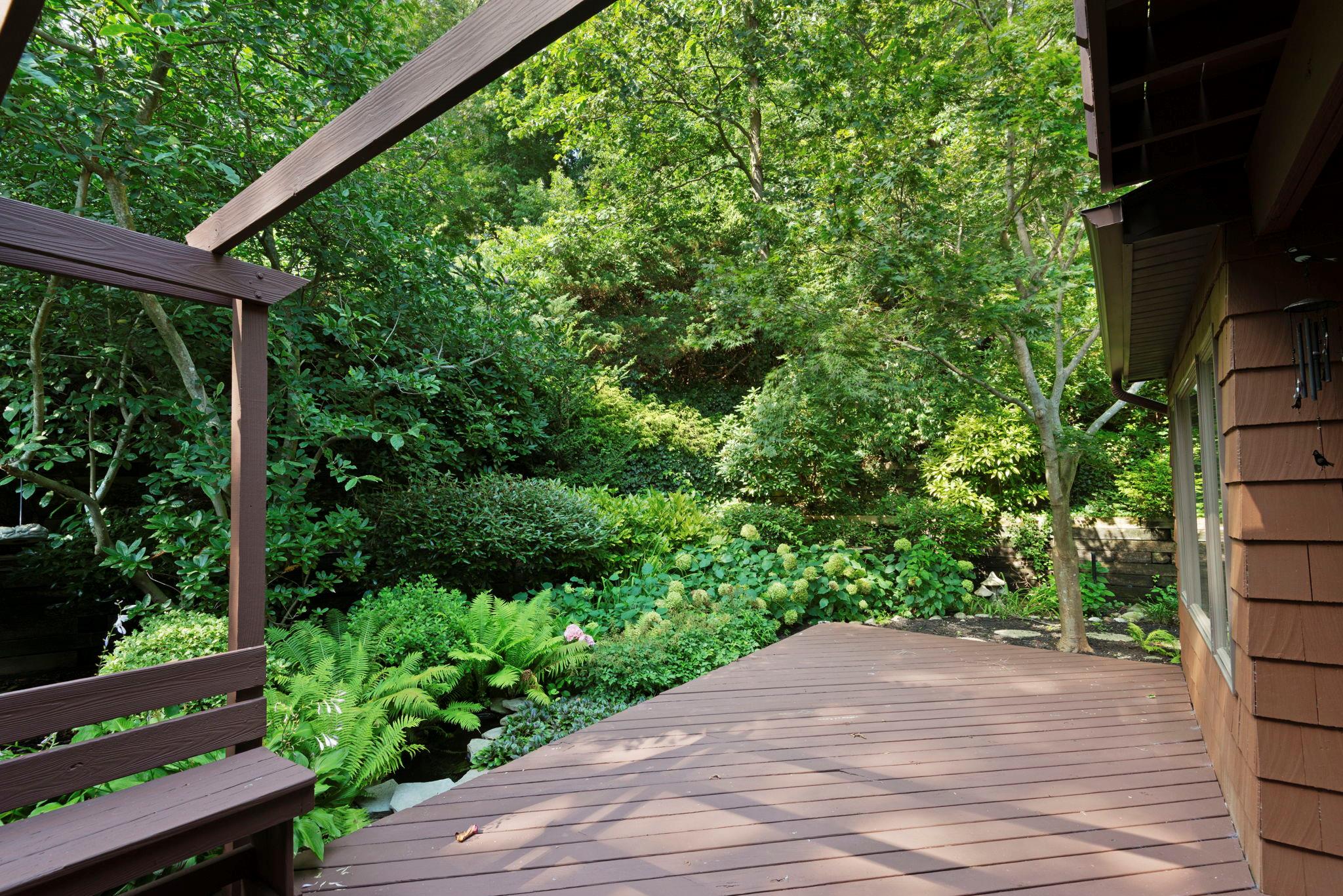 31 North Road, Northport, NY 11768