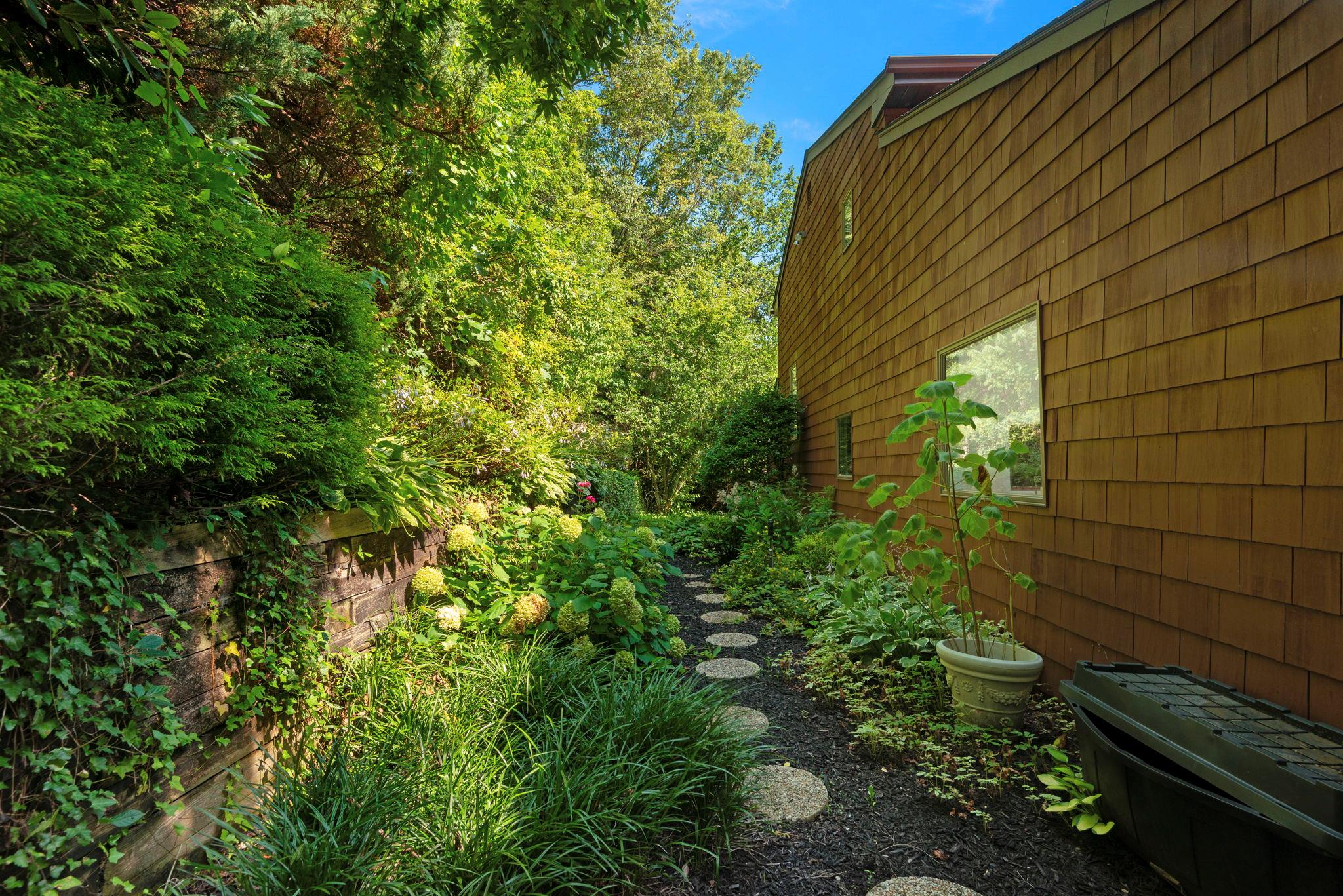 31 North Road, Northport, NY 11768