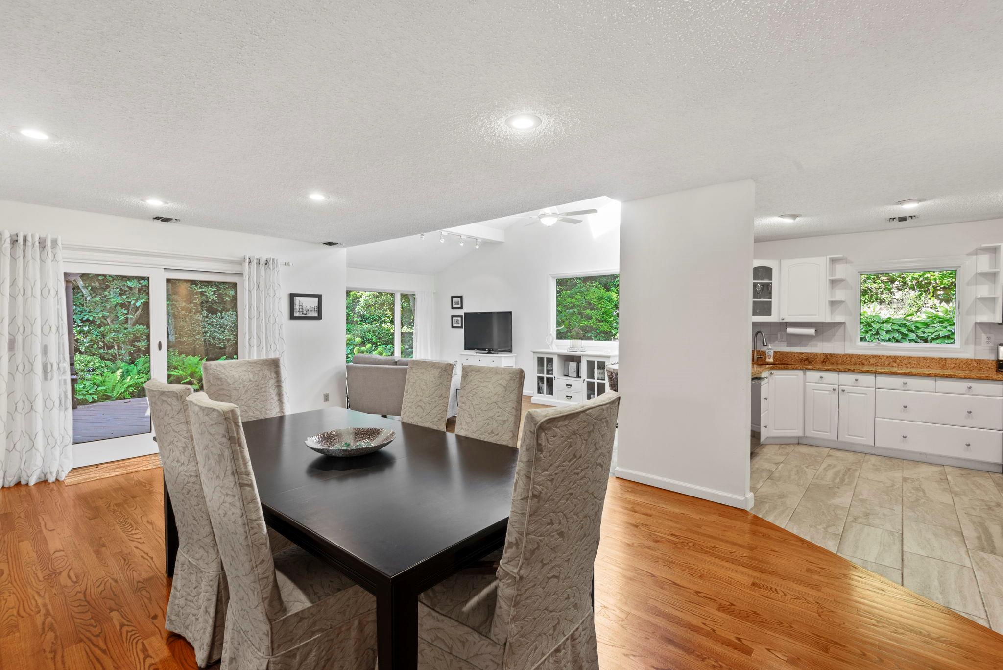 31 North Road, Northport, NY 11768