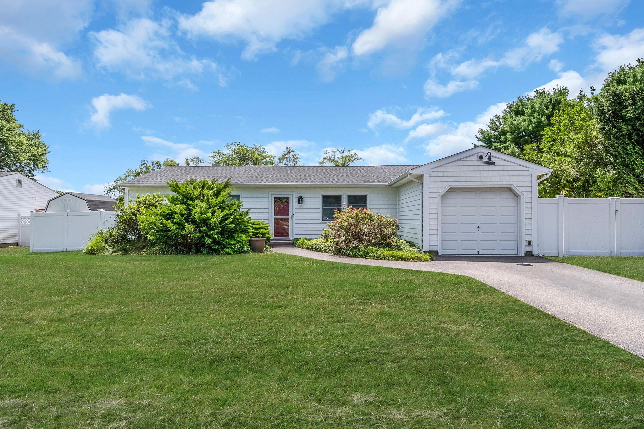 89 Rustic Avenue, Medford, NY 11763