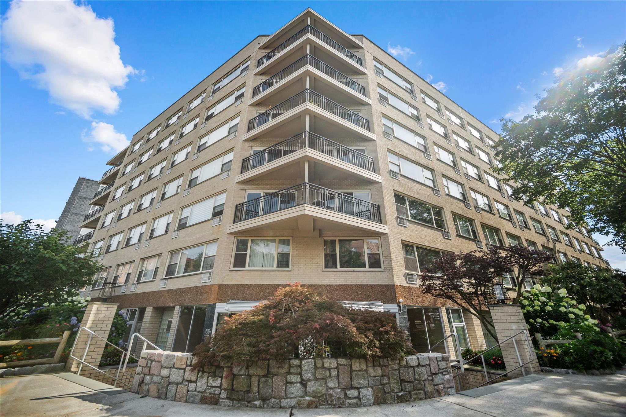 12 Old Mamaroneck Road # 7P, White Plains, NY 10605