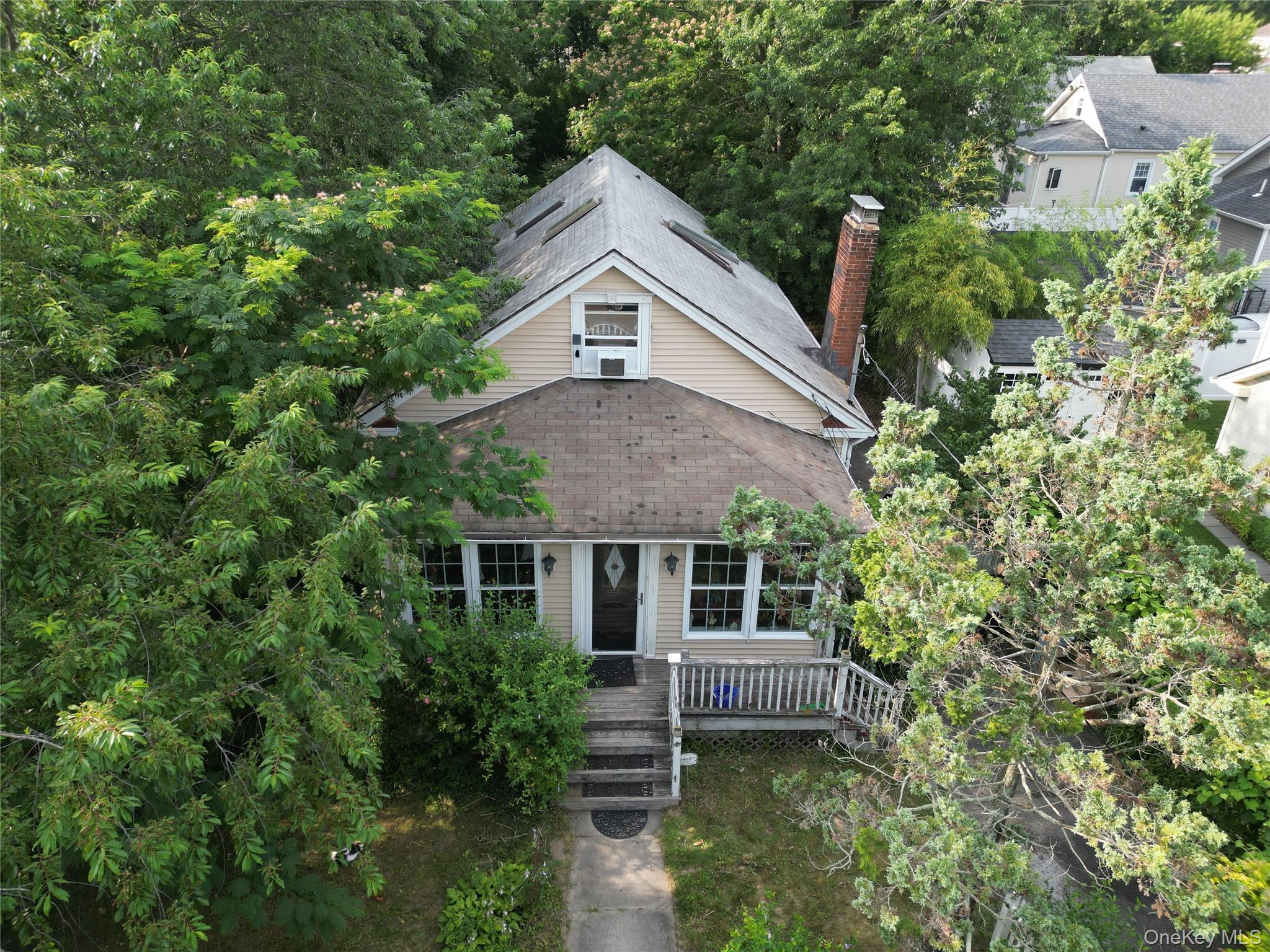 85 Robert Street, Patchogue, NY 11772