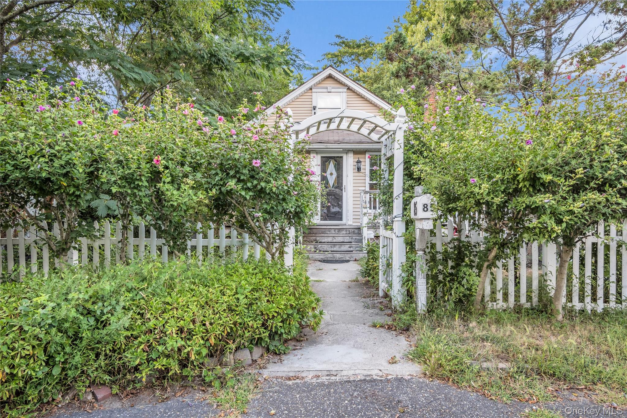 85 Robert Street, Patchogue, NY 11772