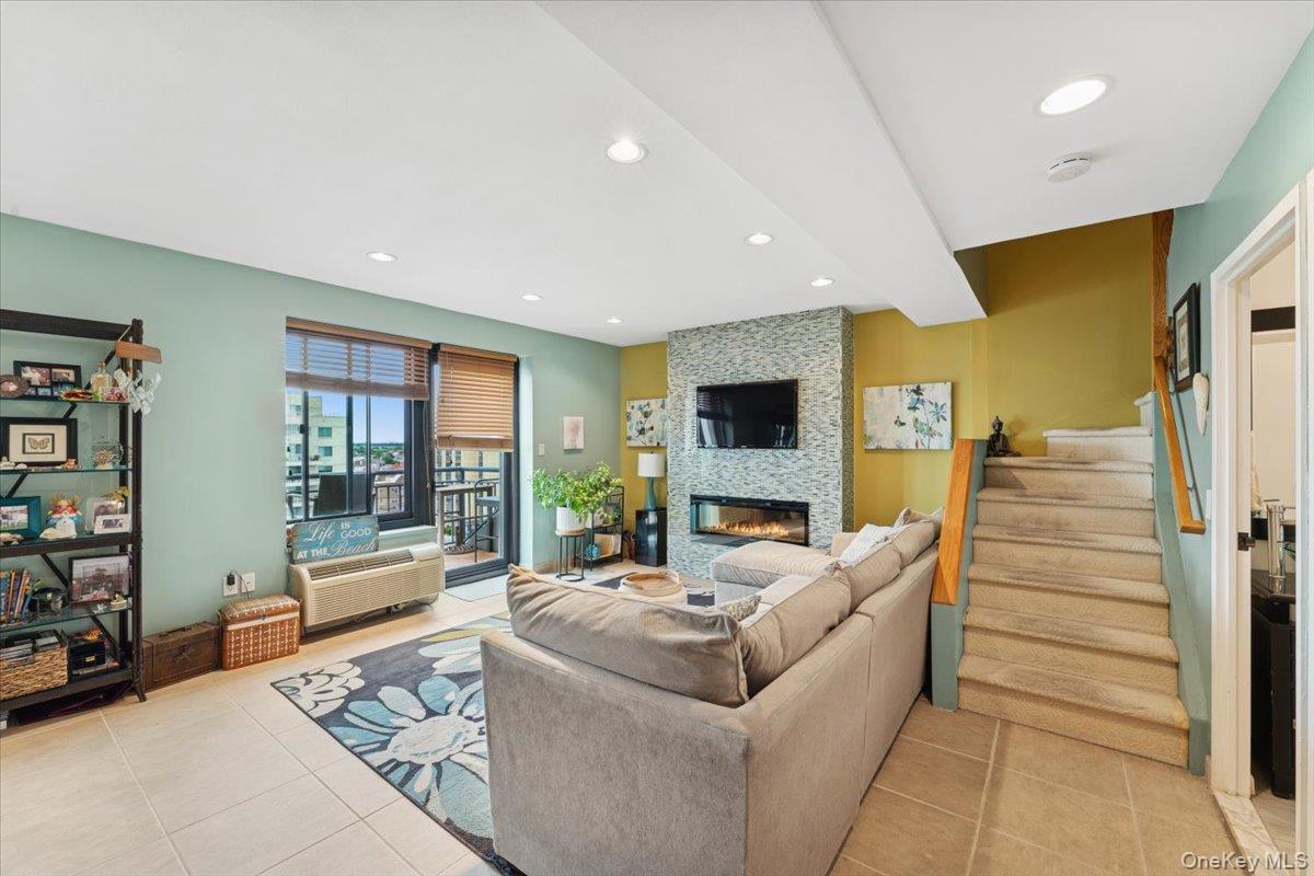 100 W Broadway # 7BB, Long Beach, NY 11561