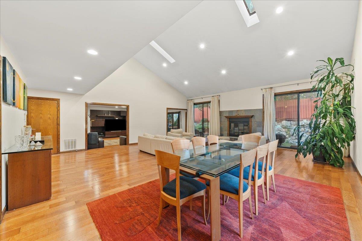 10 Morley Court, Albertson, NY 11507