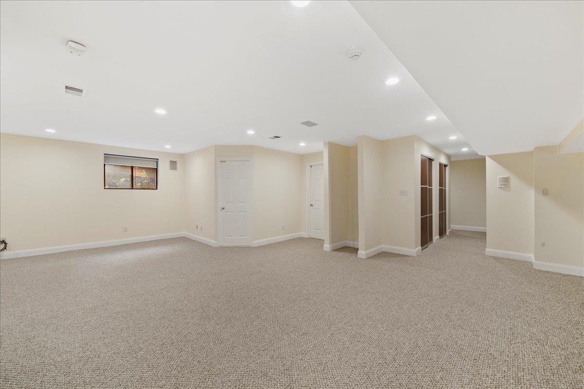 10 Morley Court, Albertson, NY 11507