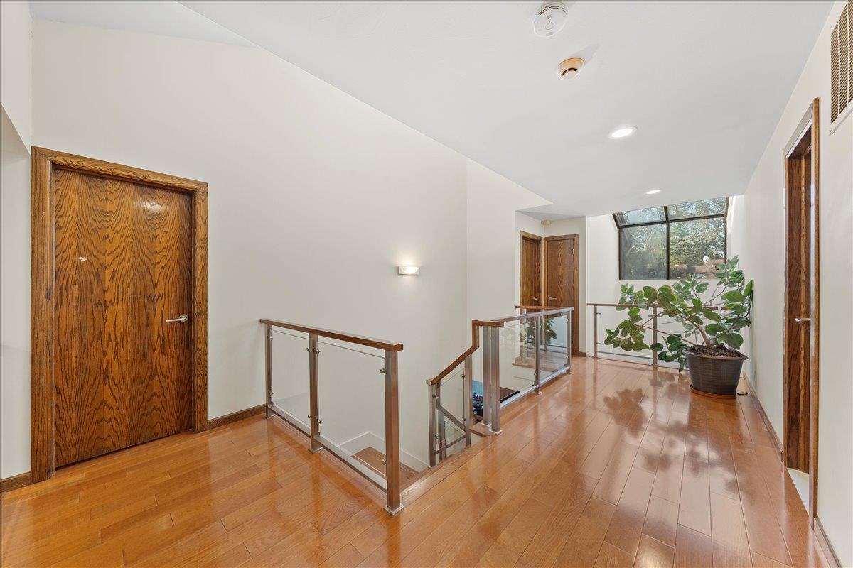 10 Morley Court, Albertson, NY 11507