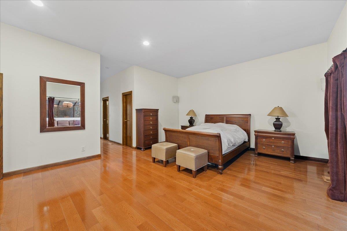 10 Morley Court, Albertson, NY 11507