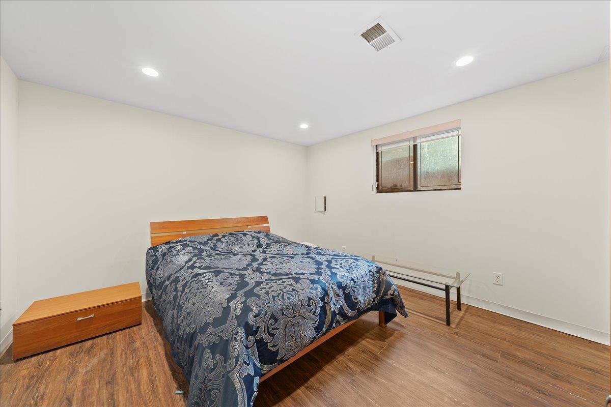 10 Morley Court, Albertson, NY 11507