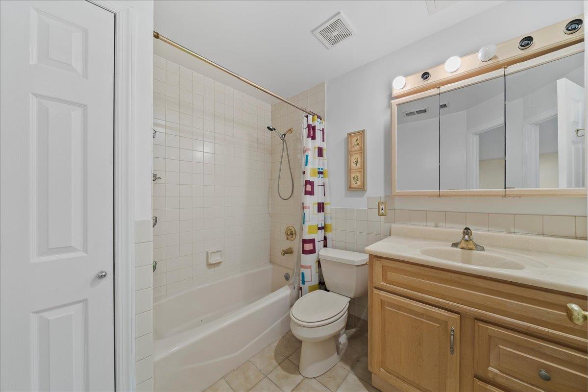 10 Morley Court, Albertson, NY 11507