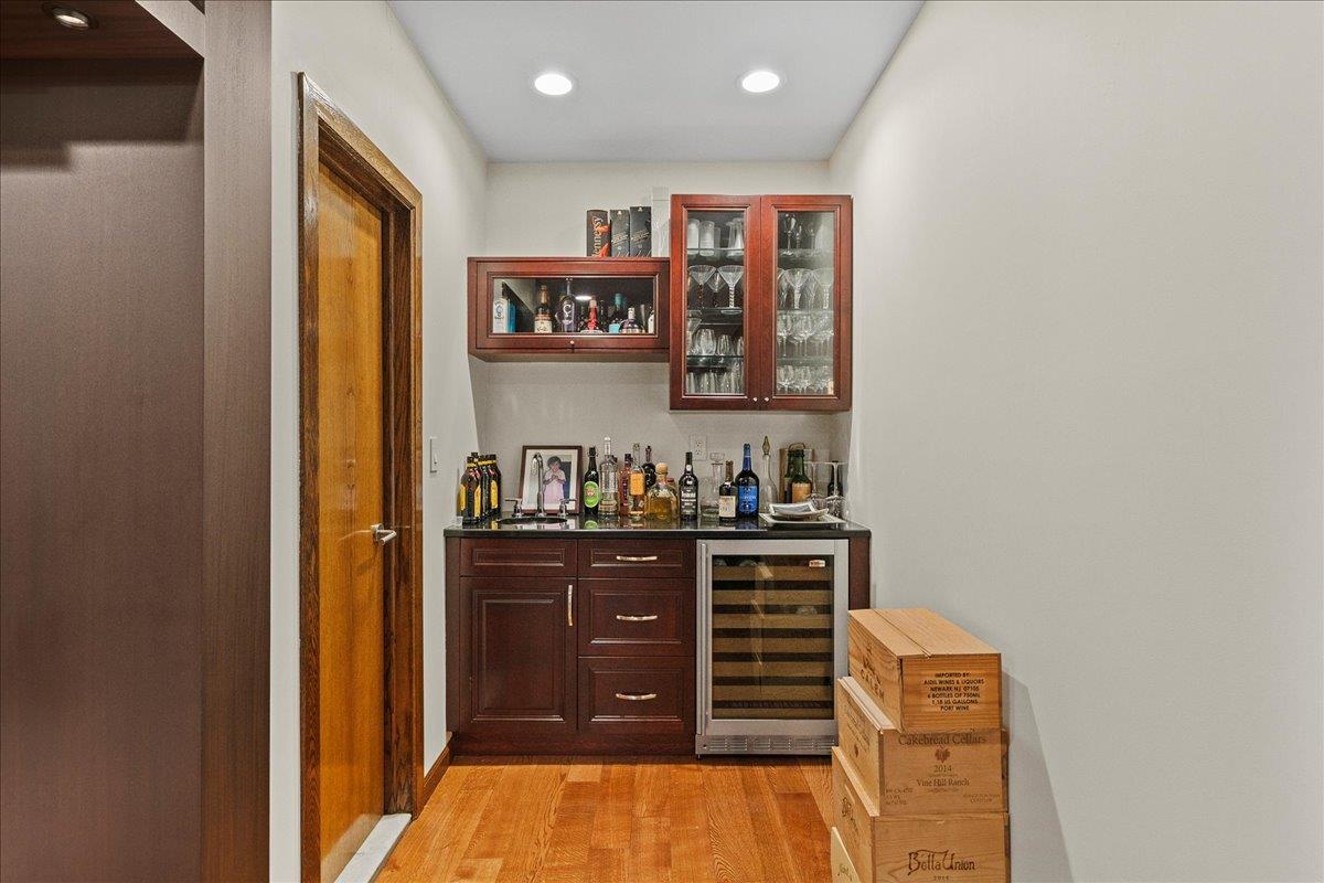 10 Morley Court, Albertson, NY 11507