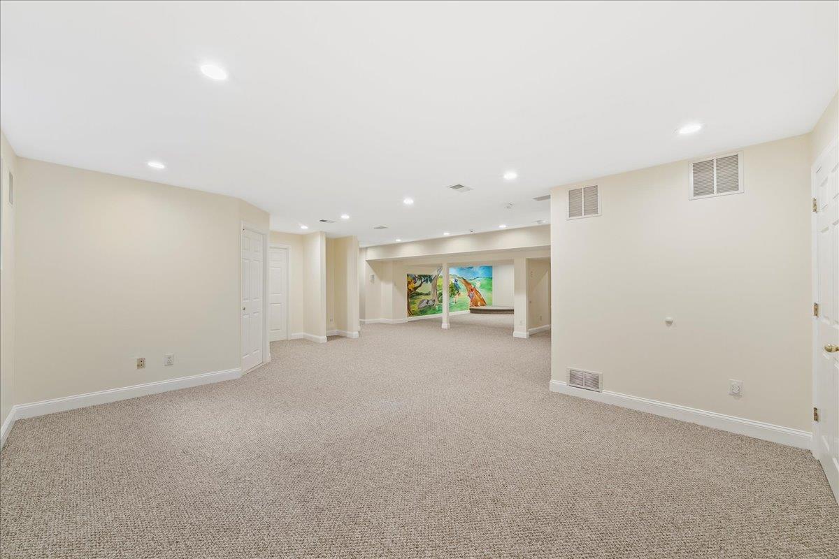 10 Morley Court, Albertson, NY 11507