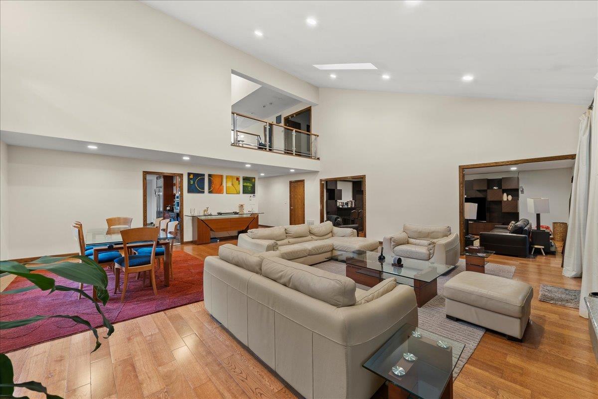 10 Morley Court, Albertson, NY 11507