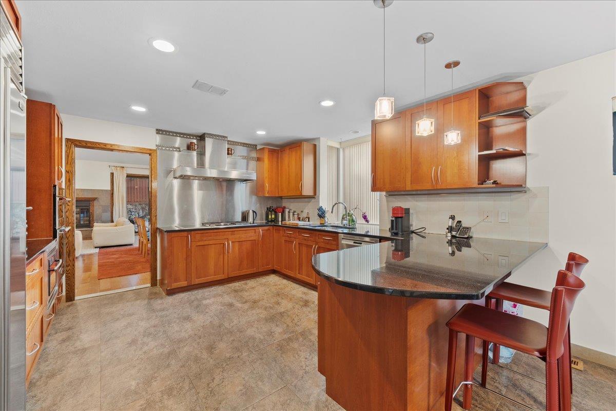 10 Morley Court, Albertson, NY 11507