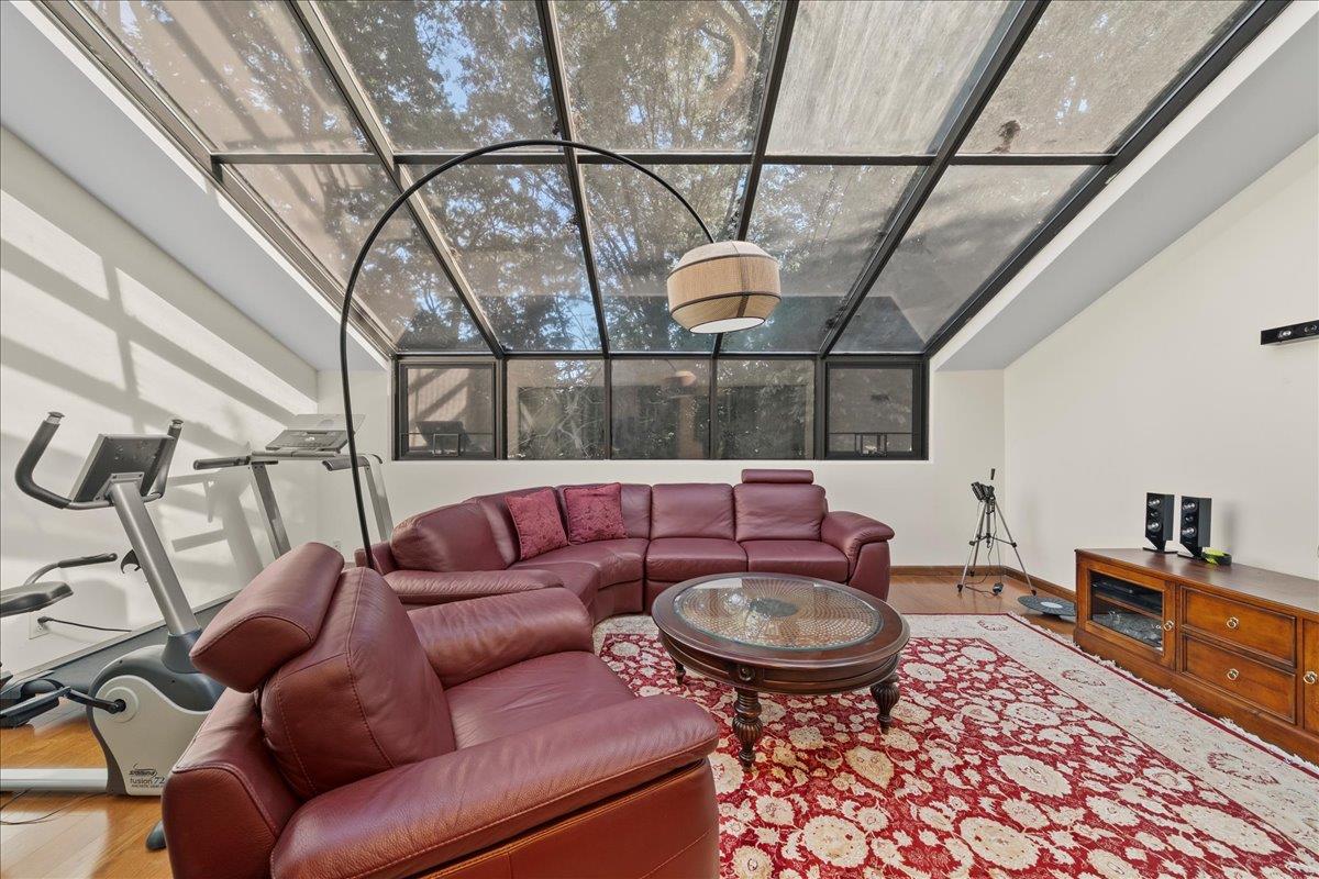 10 Morley Court, Albertson, NY 11507