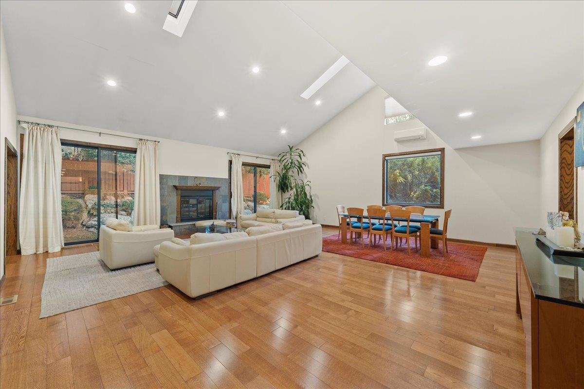 10 Morley Court, Albertson, NY 11507