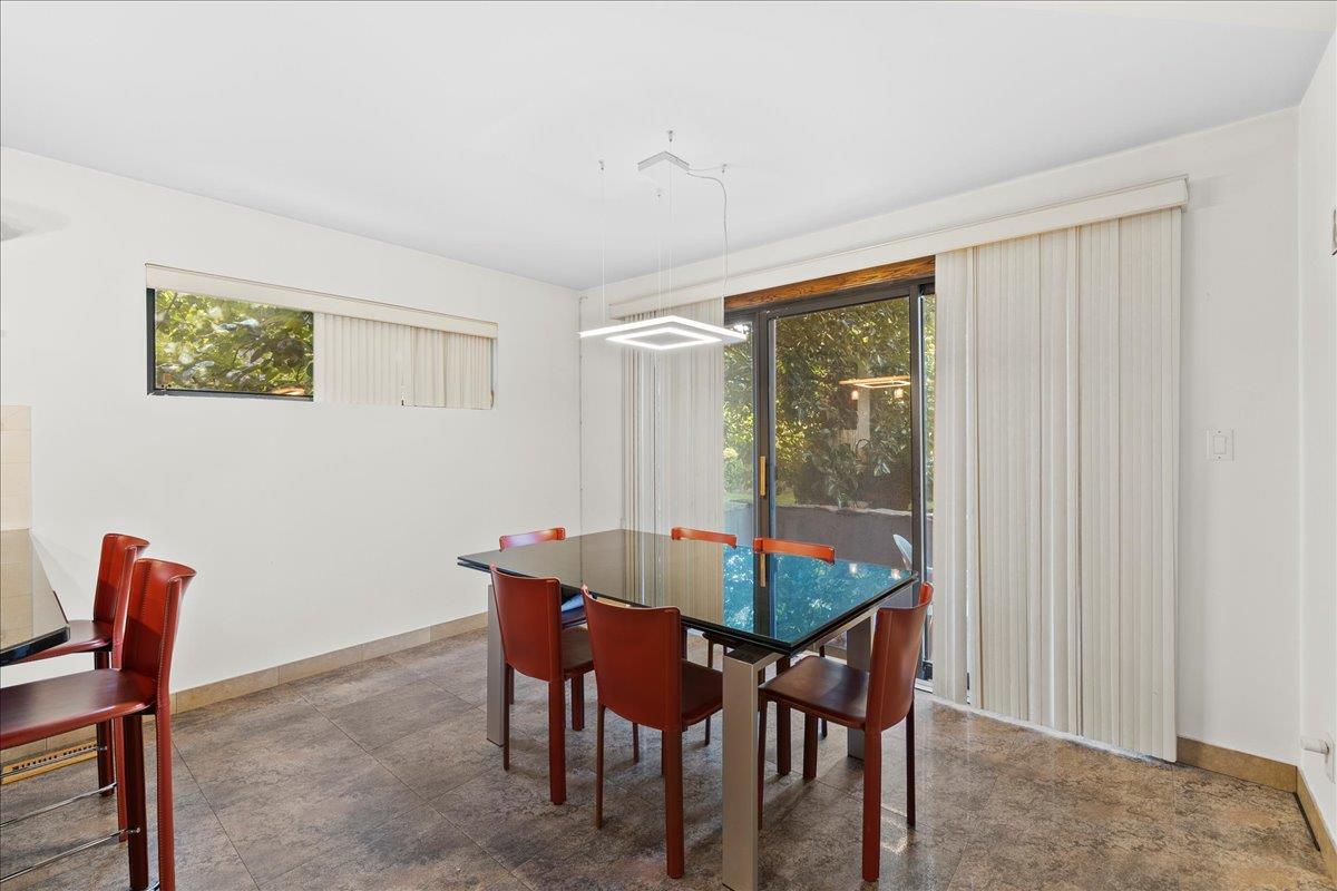 10 Morley Court, Albertson, NY 11507