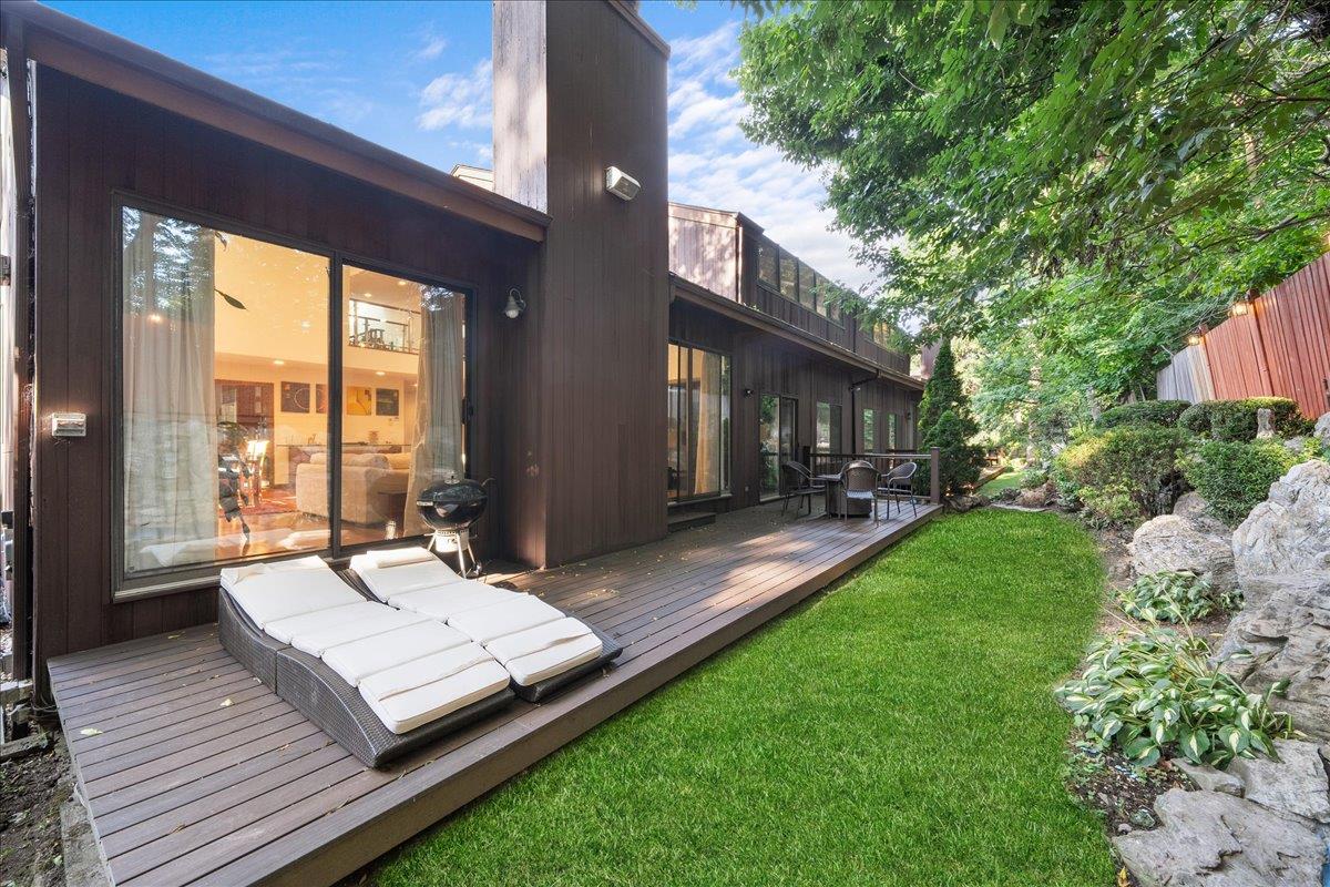 10 Morley Court, Albertson, NY 11507