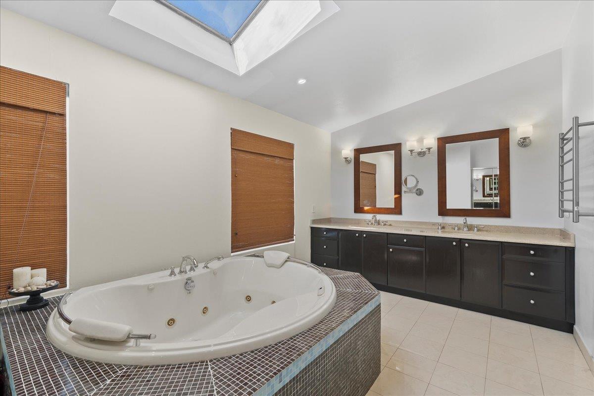 10 Morley Court, Albertson, NY 11507