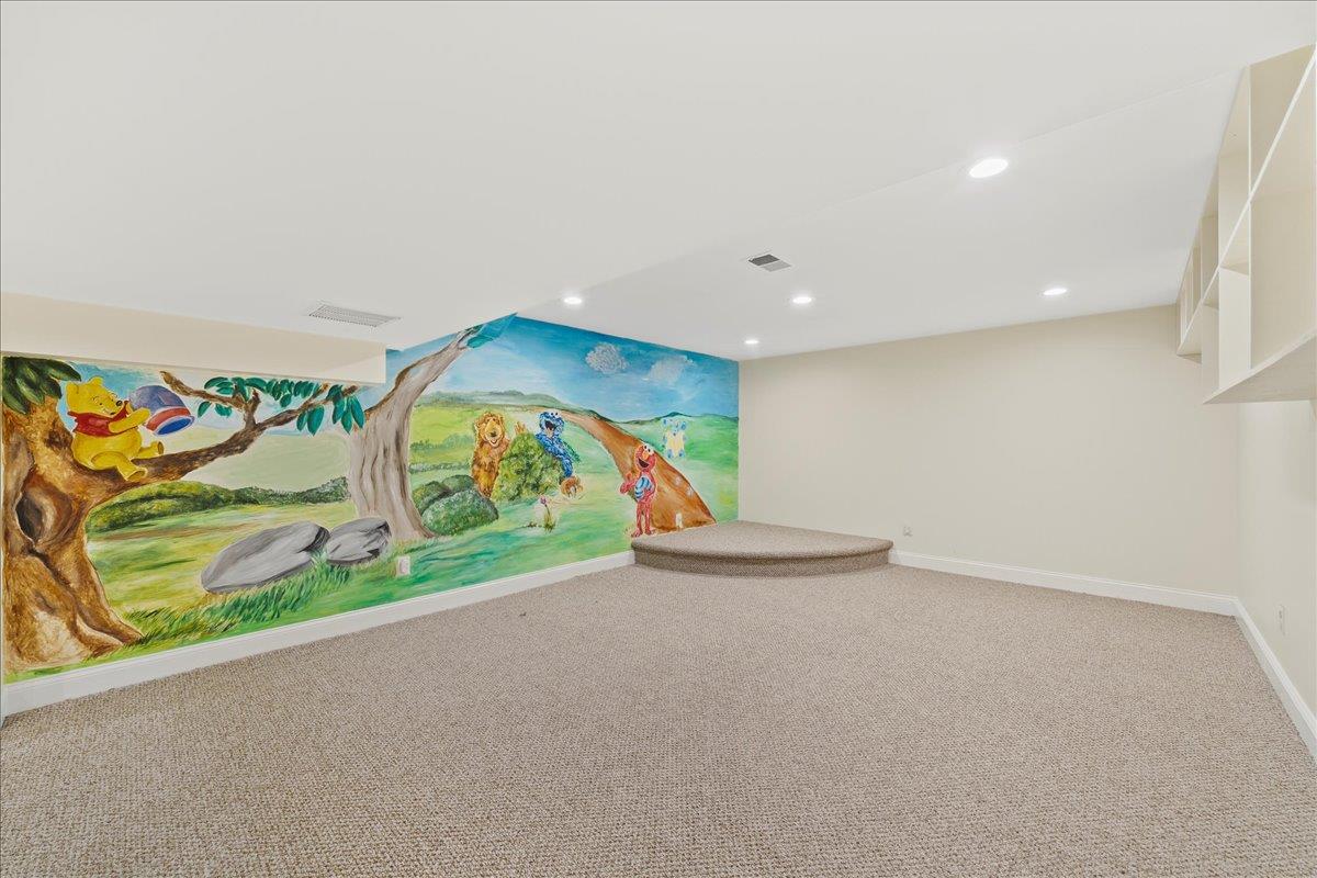 10 Morley Court, Albertson, NY 11507