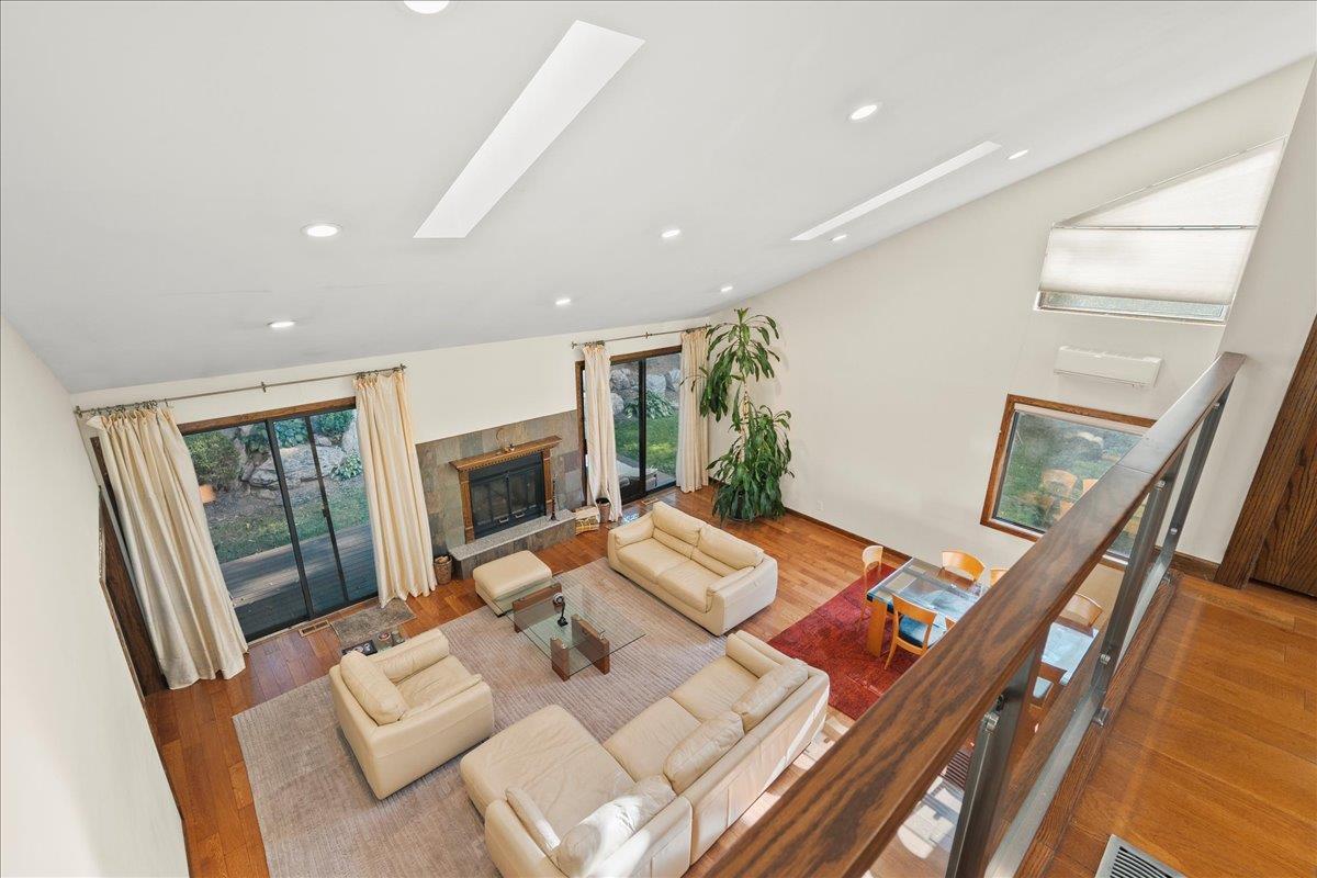 10 Morley Court, Albertson, NY 11507