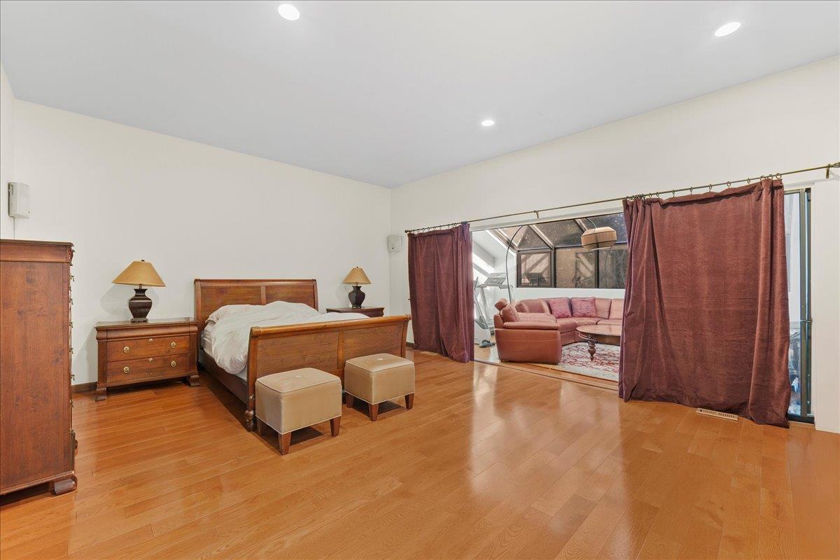 10 Morley Court, Albertson, NY 11507