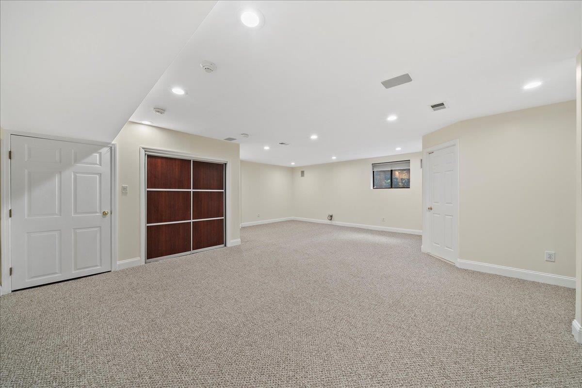 10 Morley Court, Albertson, NY 11507