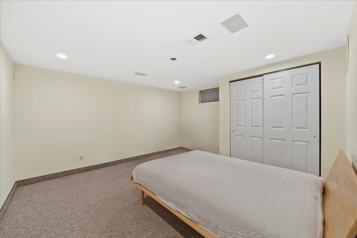 10 Morley Court, Albertson, NY 11507