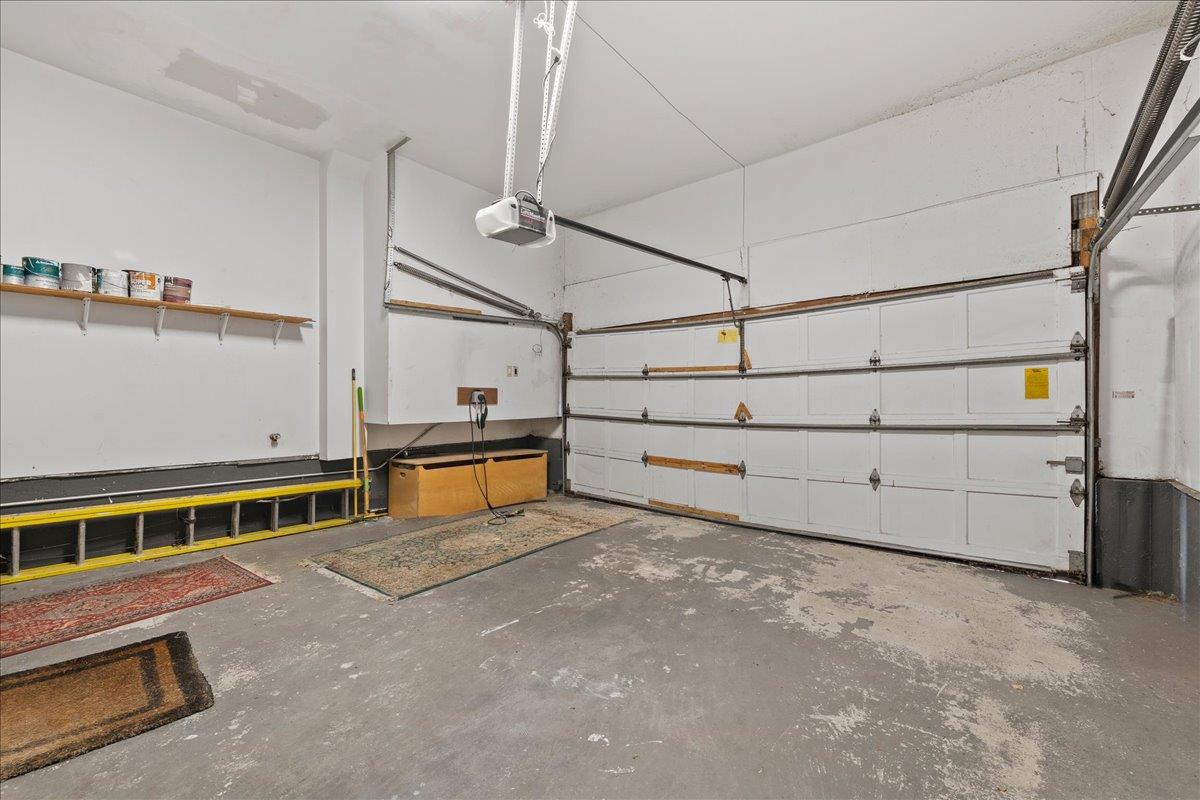 10 Morley Court, Albertson, NY 11507