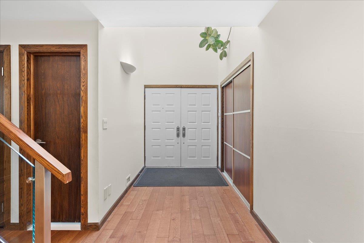 10 Morley Court, Albertson, NY 11507