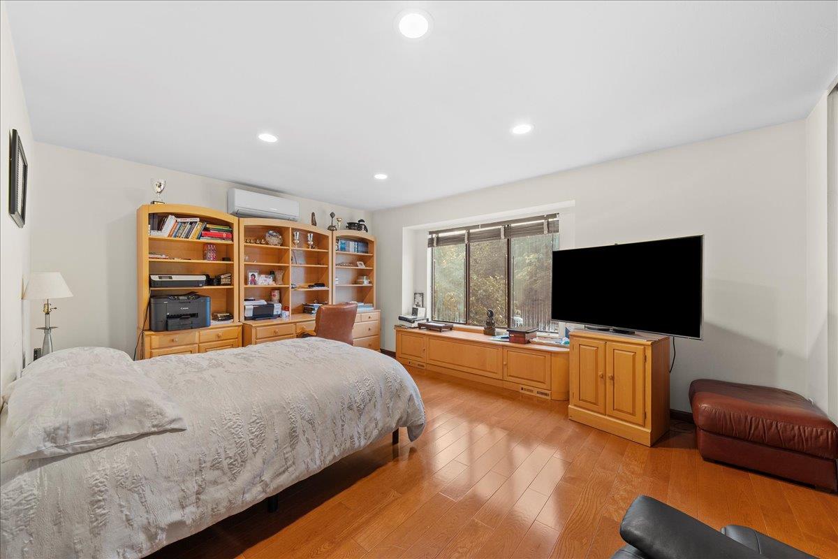 10 Morley Court, Albertson, NY 11507