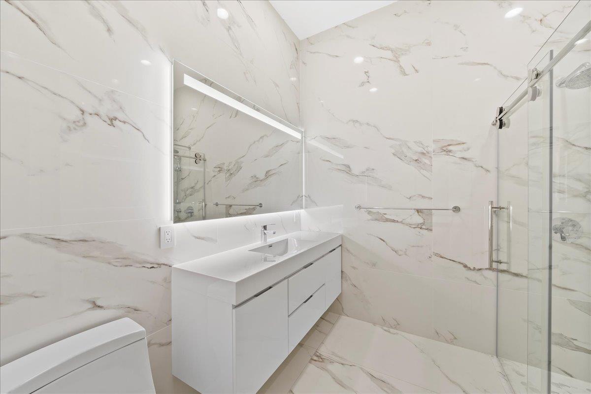 10 Morley Court, Albertson, NY 11507