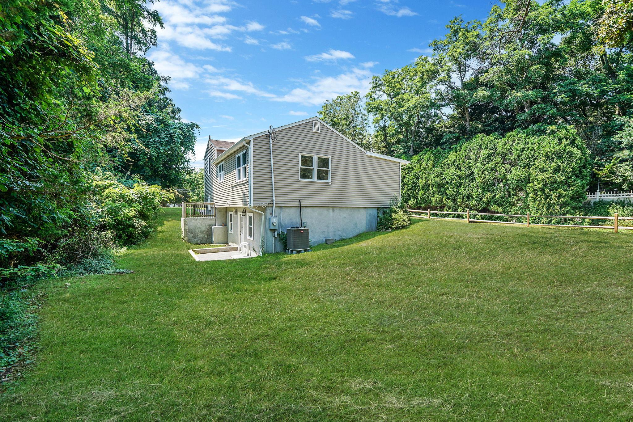 25 Cherry Lane, Wading River, NY 11792