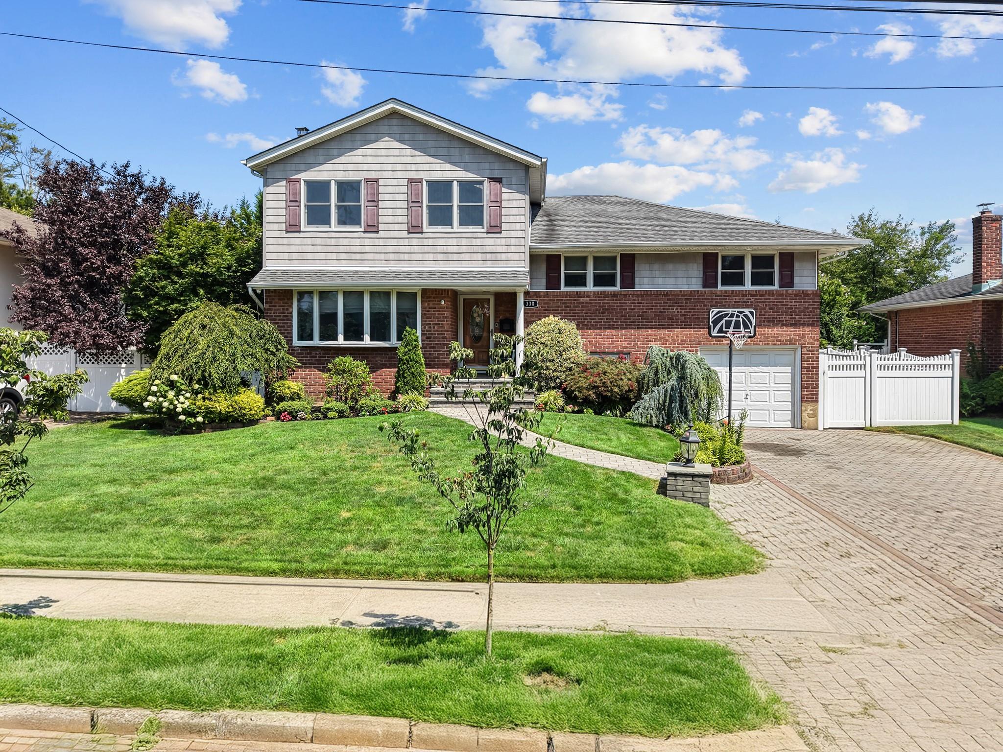 330 Whitehall Boulevard, Garden City, NY 11530