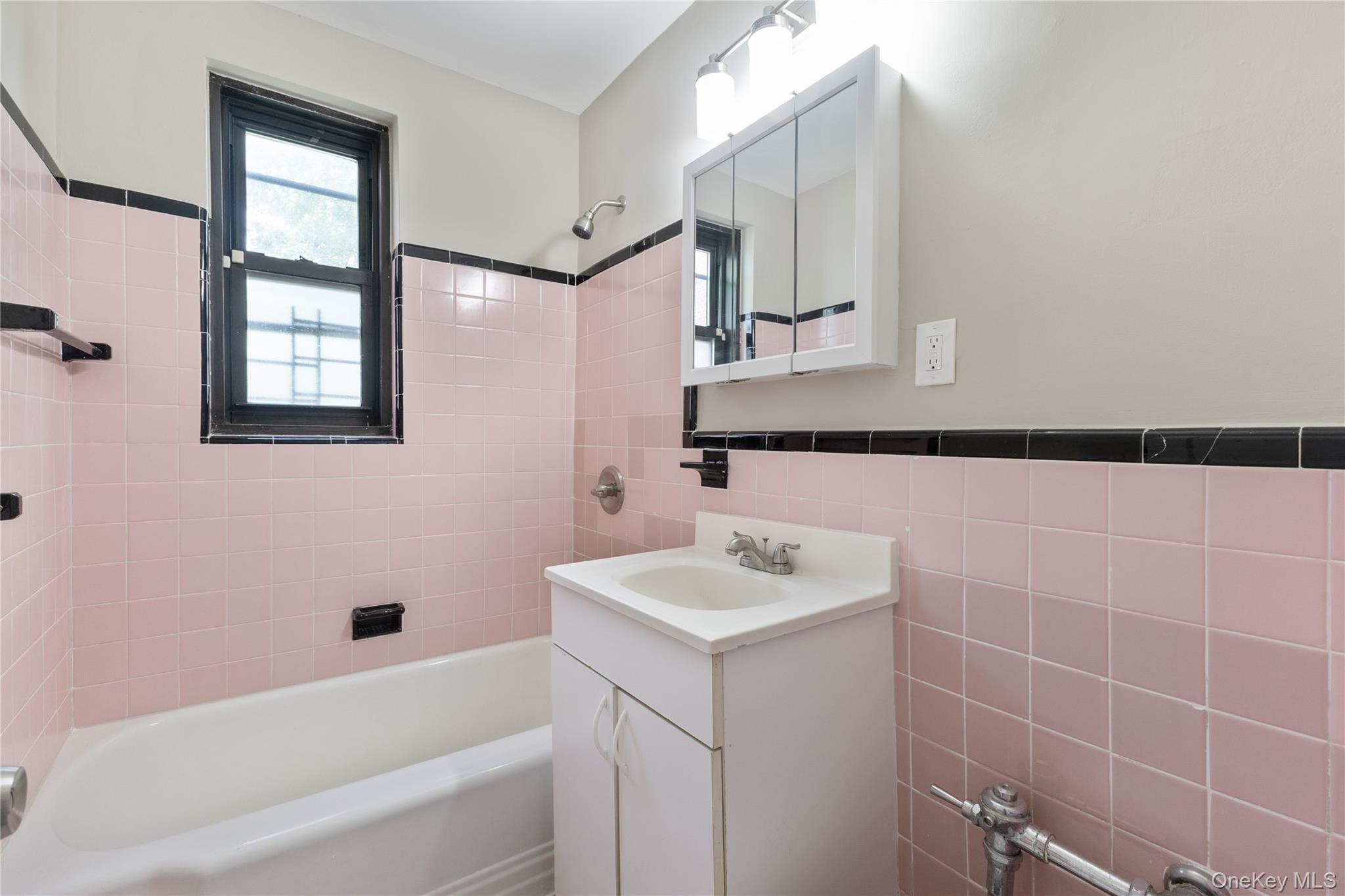 112-24 Northern Boulevard # 2E, Corona, NY 11368