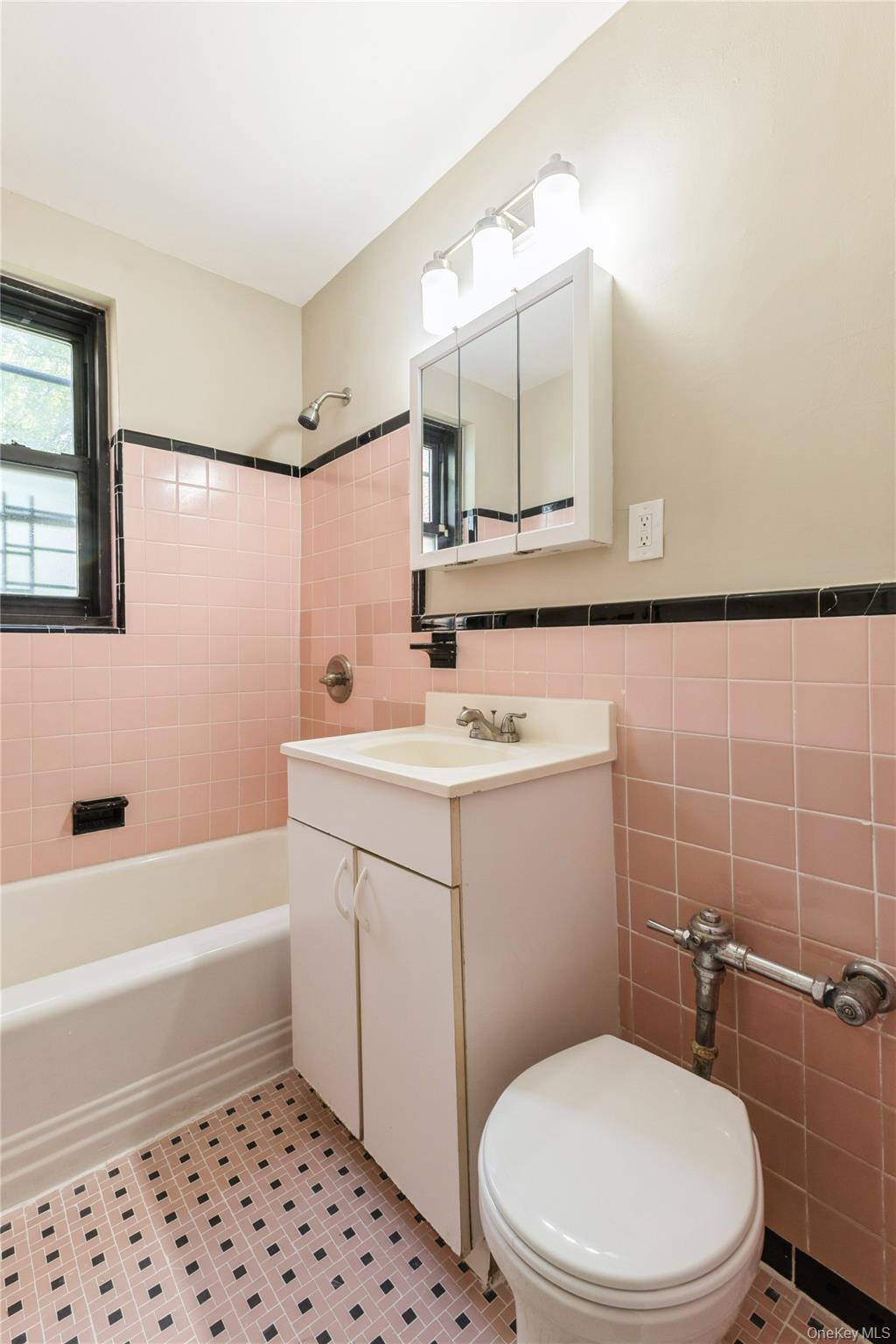 112-24 Northern Boulevard # 2E, Corona, NY 11368