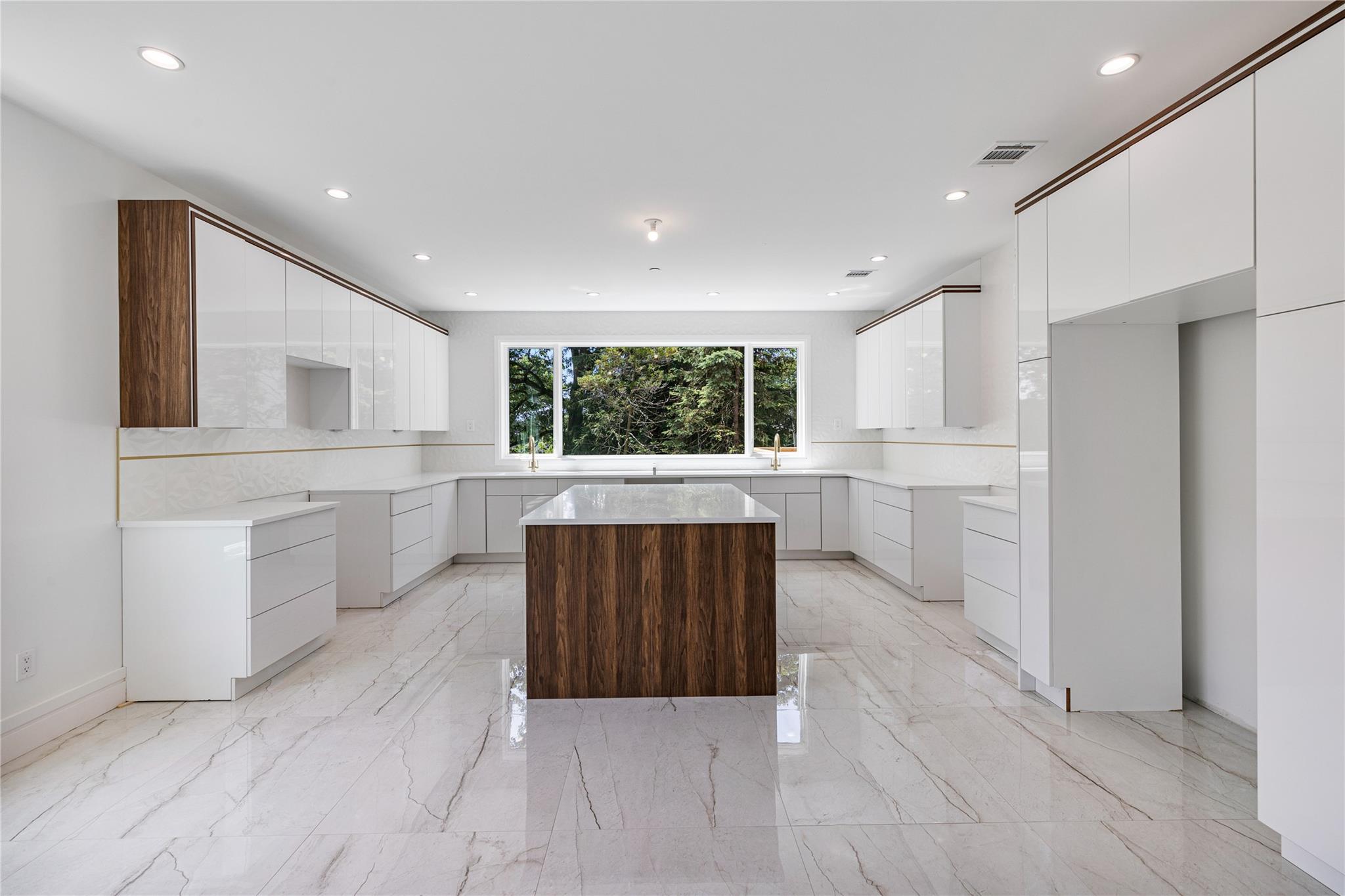 24 Suffern Place # 201, Monsey, NY 10952