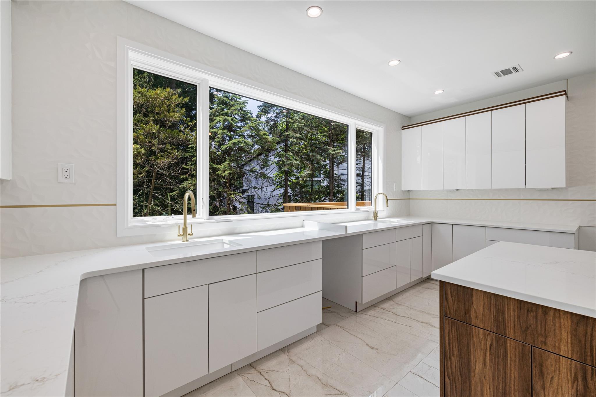 24 Suffern Place # 201, Monsey, NY 10952