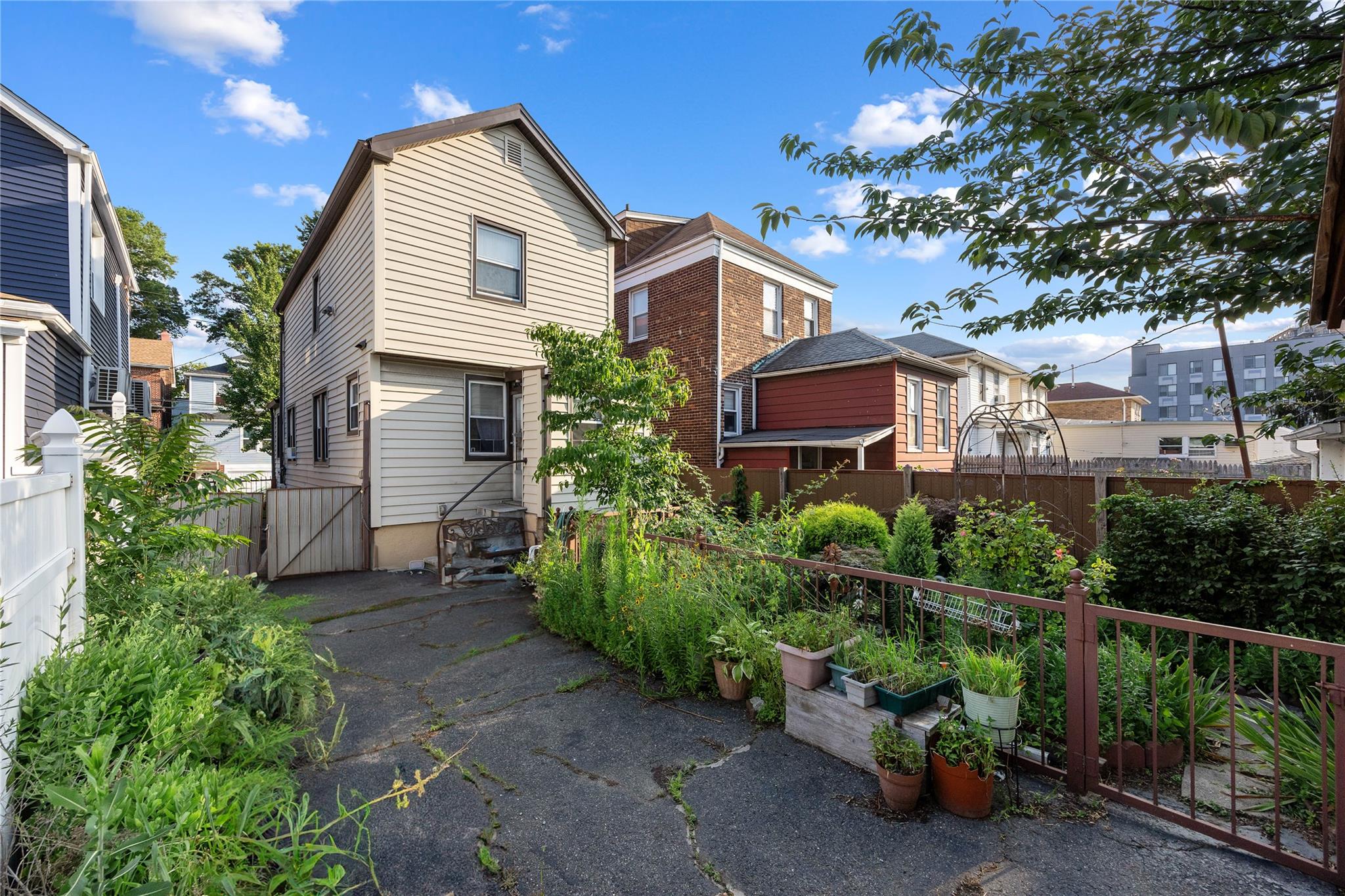 2121 Quimby Avenue, Bronx, NY 10473