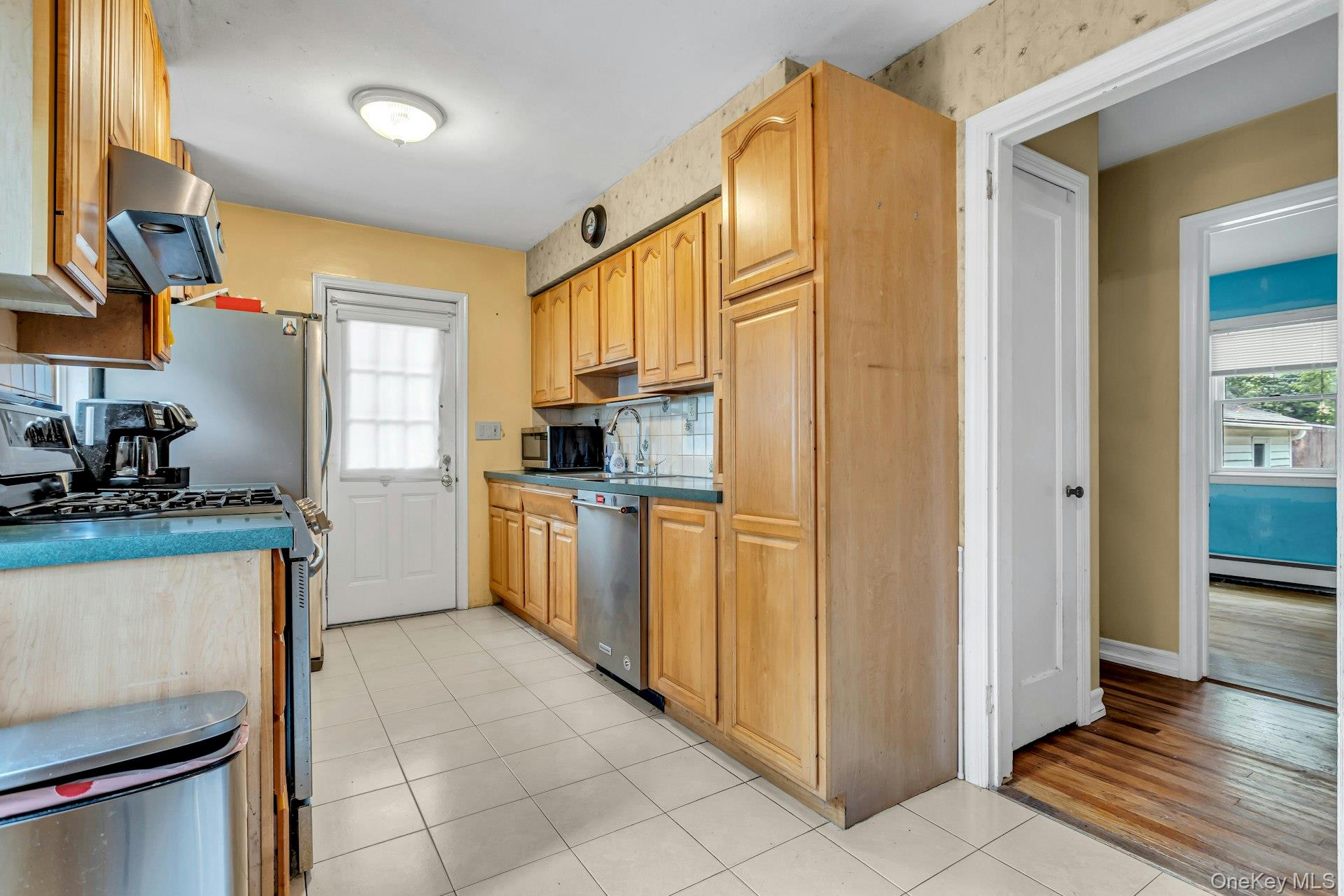 35 Willits Road, Glen Cove, NY 11542