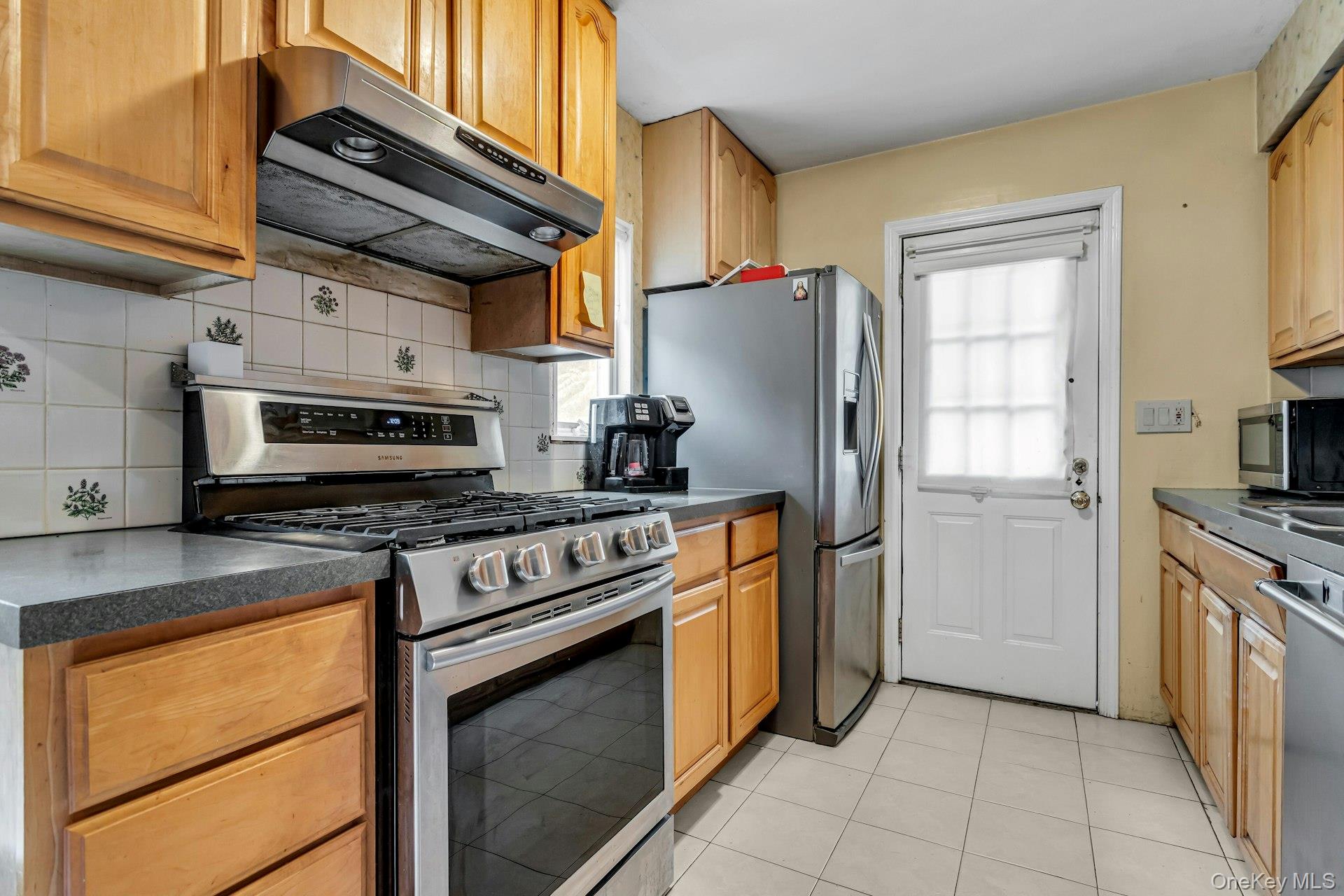 35 Willits Road, Glen Cove, NY 11542